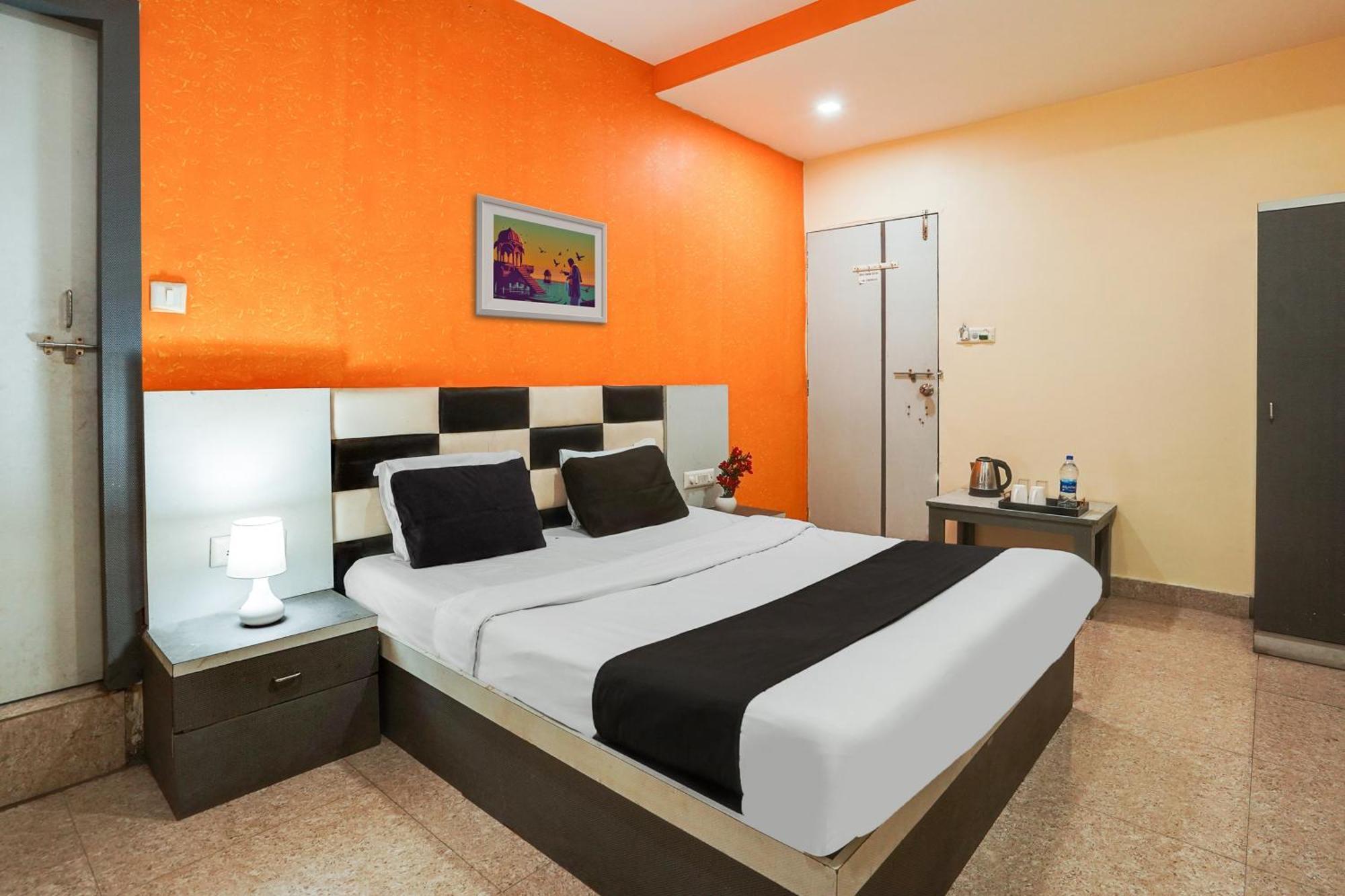Hotel O Crystal อาเมดาบัด ภายนอก รูปภาพ