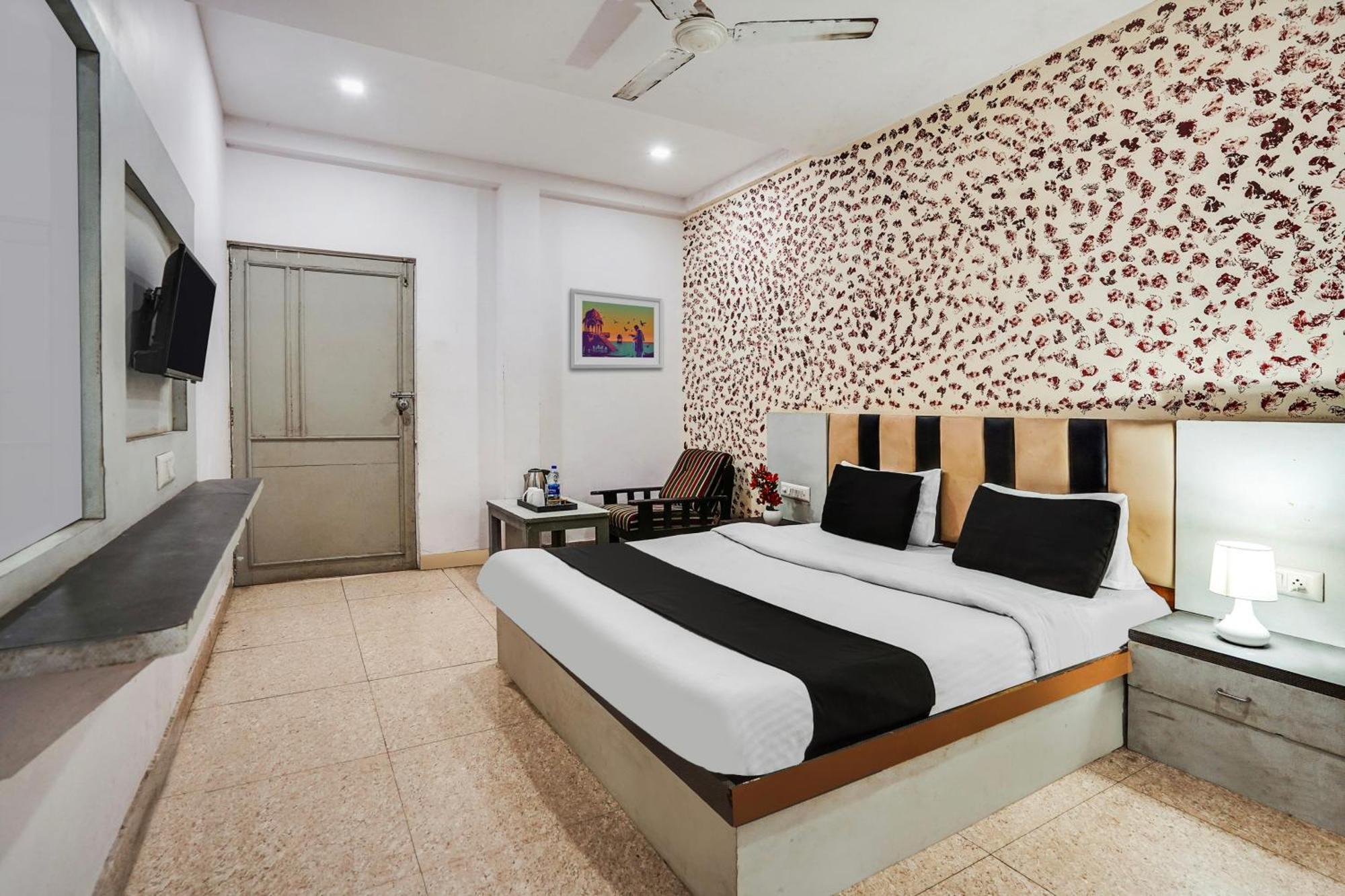 Hotel O Crystal อาเมดาบัด ภายนอก รูปภาพ