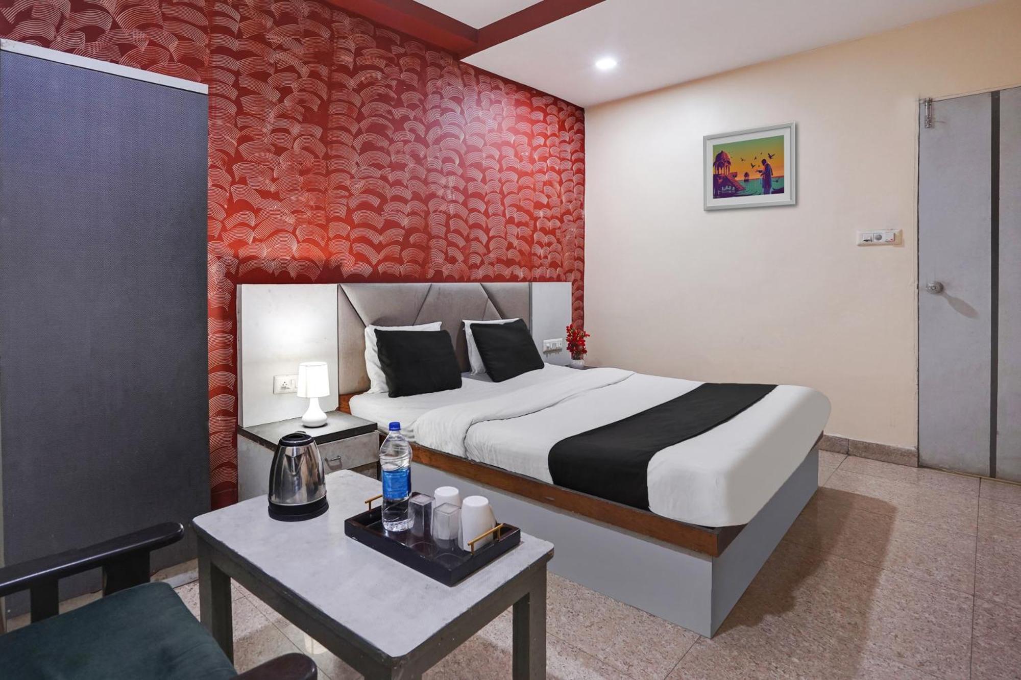 Hotel O Crystal อาเมดาบัด ภายนอก รูปภาพ