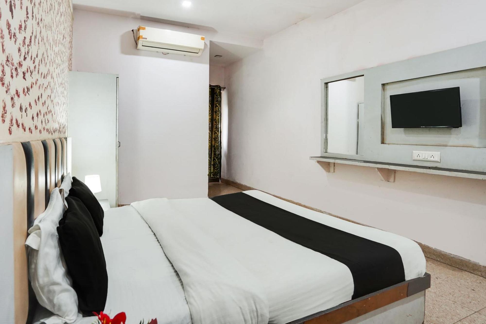 Hotel O Crystal อาเมดาบัด ภายนอก รูปภาพ