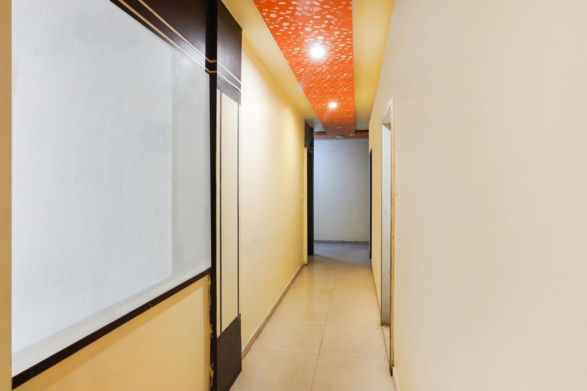 Hotel O Crystal อาเมดาบัด ภายนอก รูปภาพ