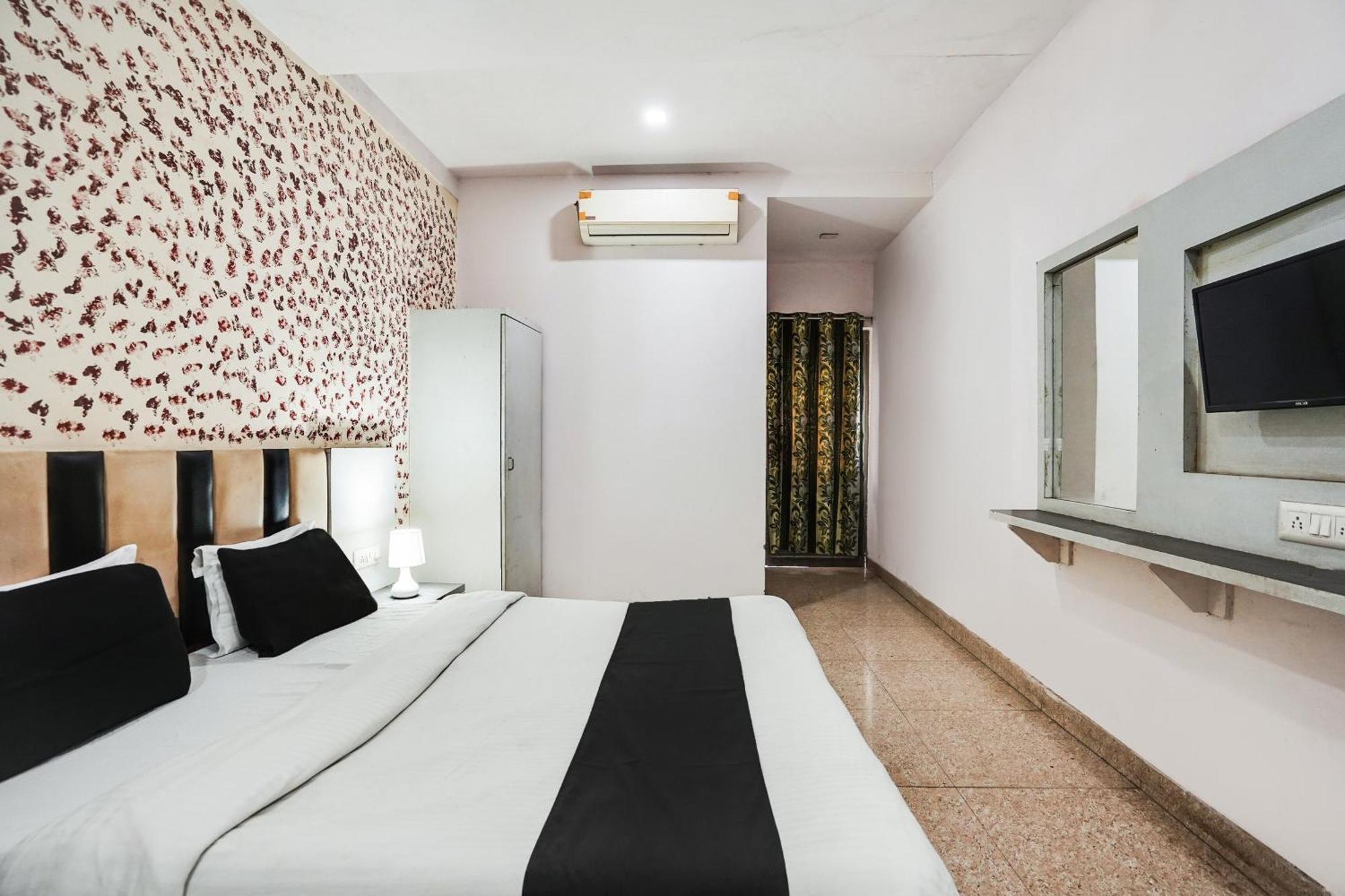Hotel O Crystal อาเมดาบัด ภายนอก รูปภาพ